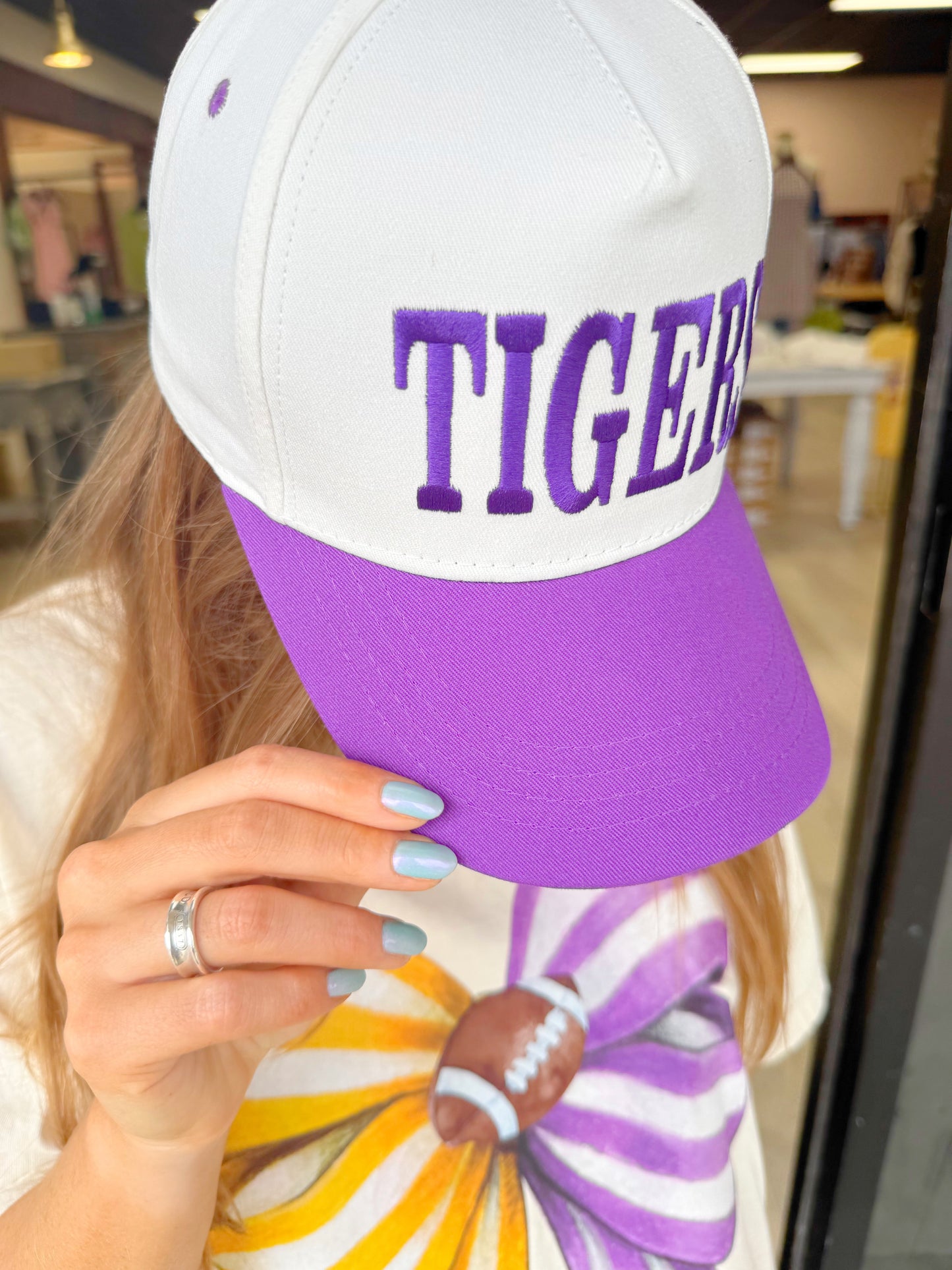 Bow Tigers Tee