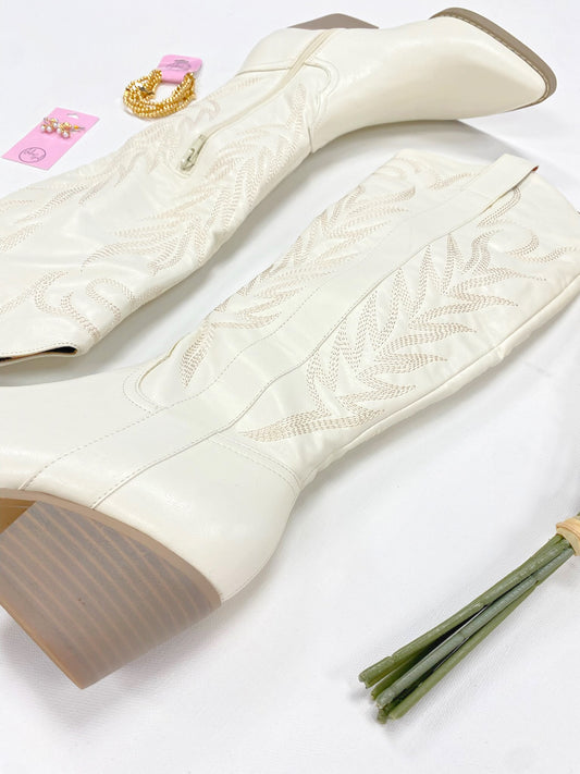 Oasis Samara Boots in White