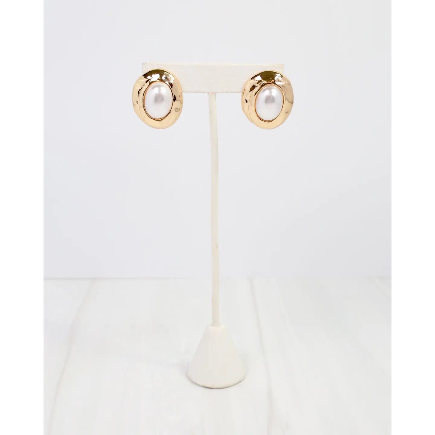 Newburg Pearl Studs